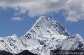 ঘাতক সেলফি! ‘মাউন্ট নামা’র চূড়ায় উঠে সেফটি রোপ খুলে মোবাইলে মন, ৬ হাজার ফুট থেকে পা পিছলে সোজা… হাড়হিম ভিডিয়ো