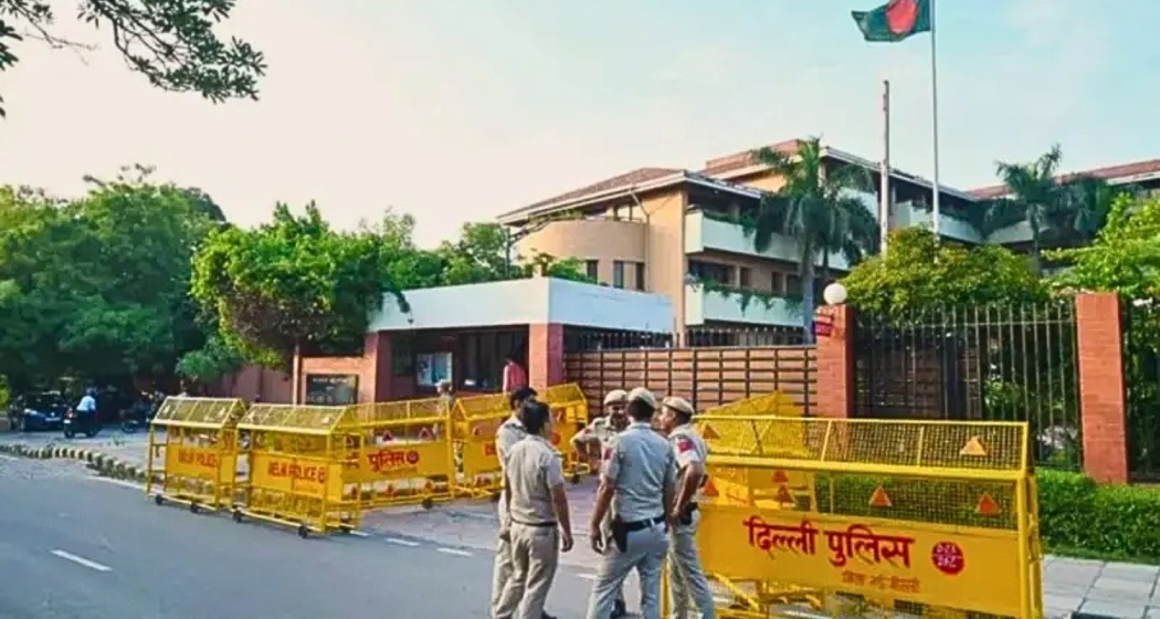 নিরাপত্তার অজুহাতে ভারতীয়দের ভিসা পরিষেবা স্থগিত করল বাংলাদেশ, কূটনৈতিক মহলে চাপ সৃষ্টির অভিযোগ