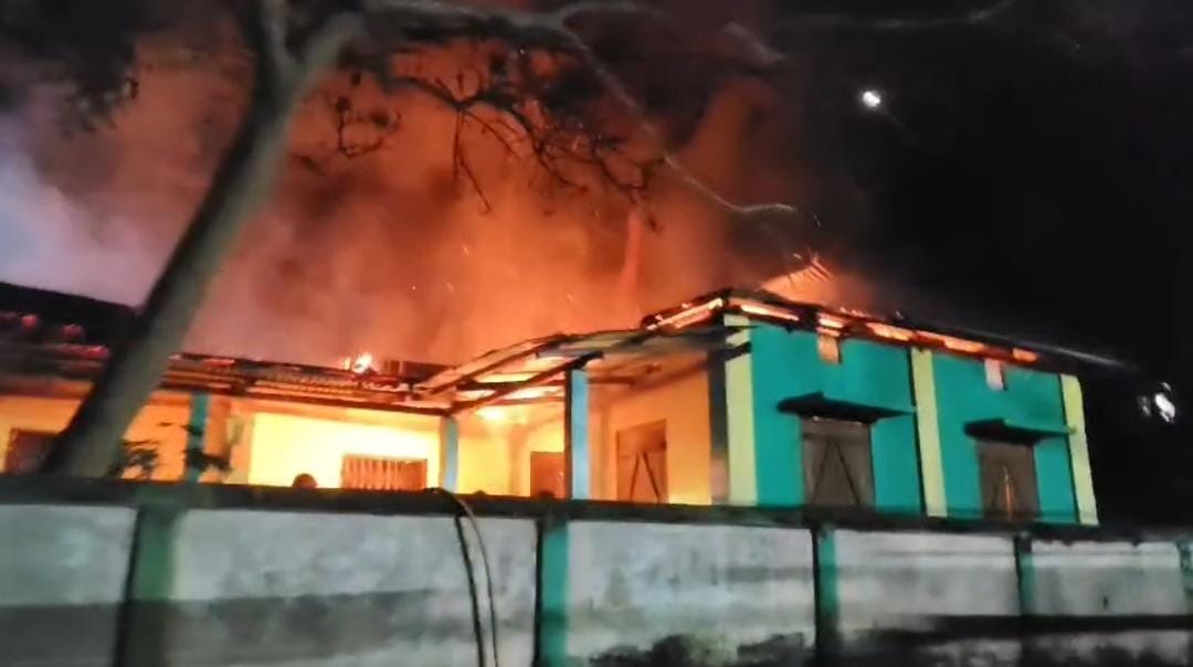 বাগবাসা গ্রাম পঞ্চায়েত অফিসে রহস্যজনক অগ্নিকাণ্ড, পুড়ে ছাই গুরুত্বপূর্ণ নথি ও আসবাবপত্র