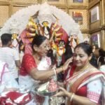 মায়ের বিদায় ও সিঁদুরখেলা পারস্পরিক সৌহার্দ্য: বিদায়ের বেদনায়,মিলনের আনন্দ!